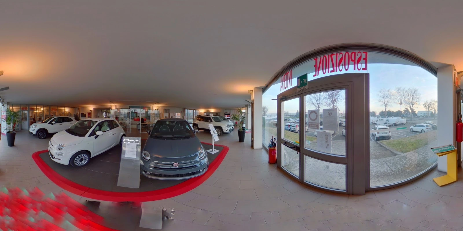L'officina e l'area di esposizione